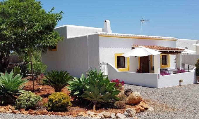 Santa Eulalia del Río Cabaña | Casa rural en Ibiza a 2km de la playa Aguas Blancas con Jardín y BBQ