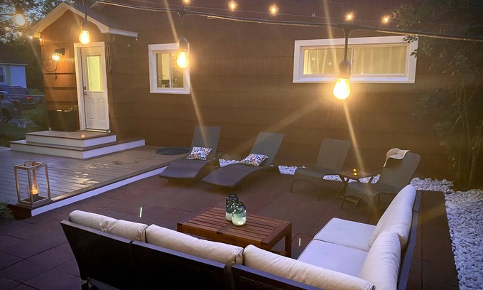 Traverse City Casa | Charming Escape. Bike to Beach or TART trail to Downtown.