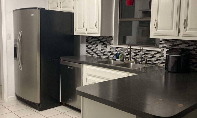 Mount Pleasant Casa | "Charming Escape: King & Queen Beds in a Quiet Neighborhood!