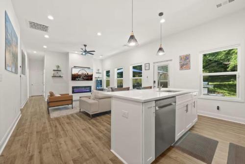 Church Street Casa | Charming Escape with Hot Tub & Fire Pit Winter Haven!