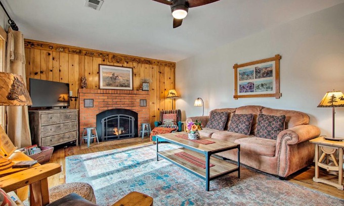 Estes Park Casa | Charming Estes Park Cabin with 2 Private Patios!