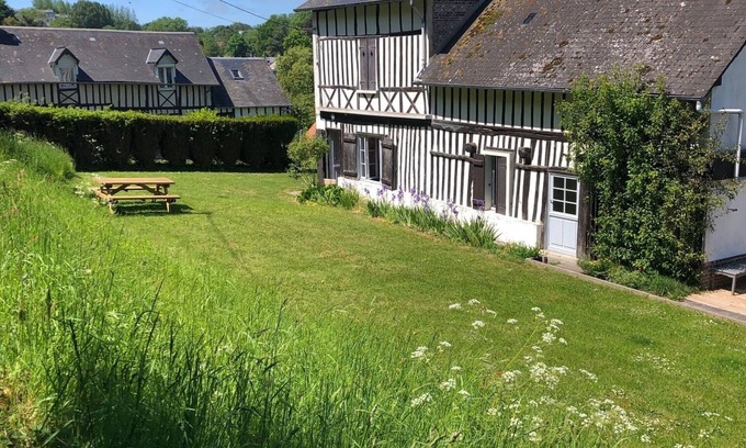 Saint-Valery-en-Caux Casa | Charming family home sleeps 12 in Saint Valery en Caux
