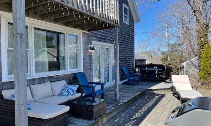 Falmouth Casa | Charming Falmouth Heights Steps to Beach