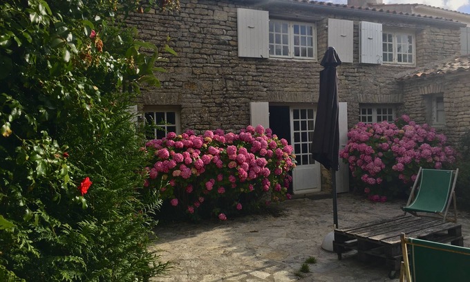 Les Portes-en-Re Casa | Charming family home in the heart of the village