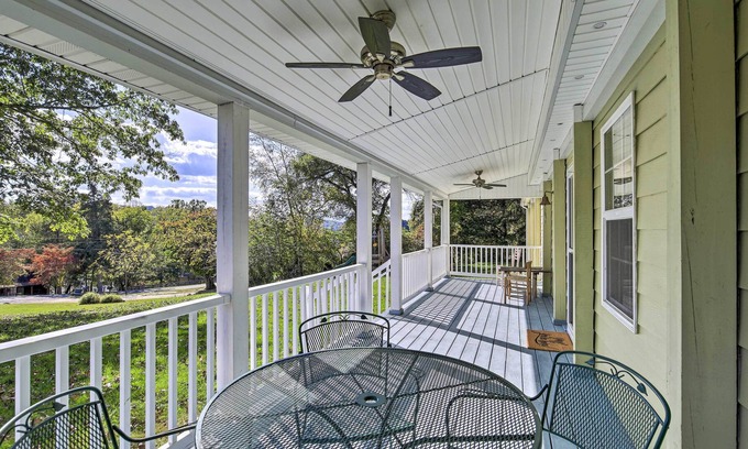 Ingles Casa | Charming Family Cottage, Walk to Claytor Lake