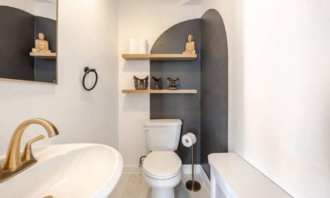 Potomac West Casa | Charming Family & Fido Oasis in Washington D.C.