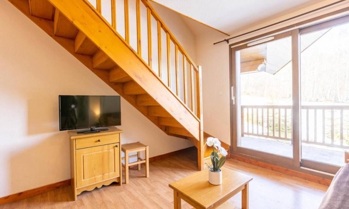 Les Bottieres Casa | Charming Family Getaway w/ Sauna, Near Slopes, Pet-Friendly, Amazing Views