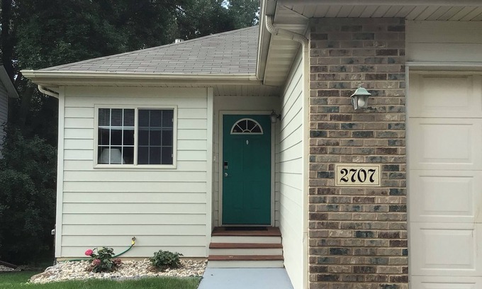 Sioux Falls Casa | Charming family friendly home in quiet convient neighborhood.