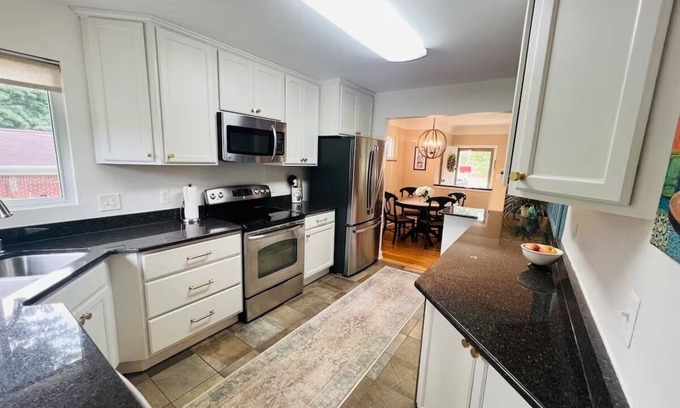 Allen Casa | Charming Family Friendly 3 Bedroom Home Near Stadium