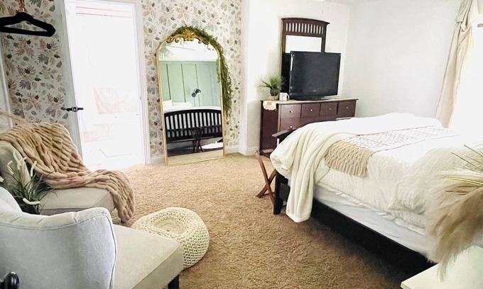 Ruckersville Casa | Charming Family Getaway; Wineries; Skyline Dr; Sleeps 4; Short Stays; EV+