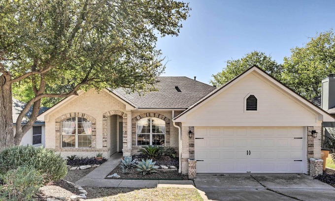 McKinney Casa | Charming Family Home ~ 7 Mi to Dtwn & Airport