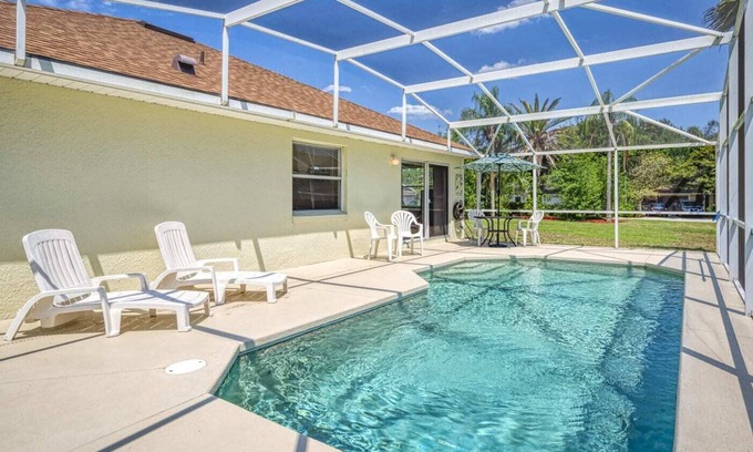 Wellington Casa | Charming Family Home, Private Pool, Disney 14miles