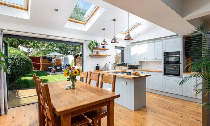 Horfield Casa | Charming Family Home with Stoves and Garden