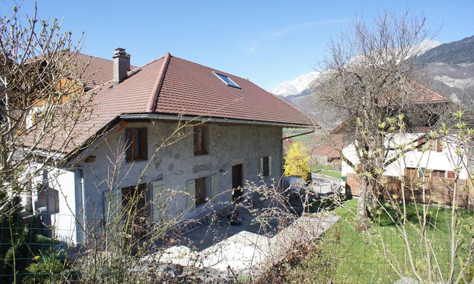 Giez Casa | Encantadora casa familiar en pueblo tradicional con vistas a la montaña