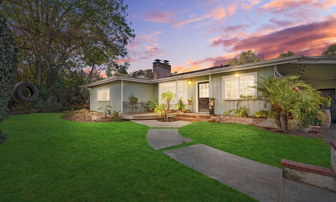 North Broadway Casa | Charming family Ranchette - Entire Home with pool