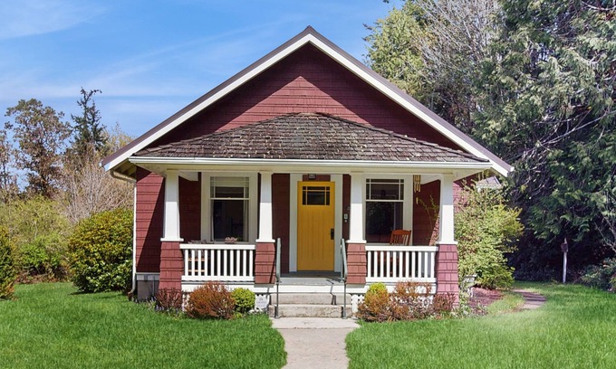 Bainbridge Island Casa | Charming farmhouse close to local attractions, beaches, hiking, & more
