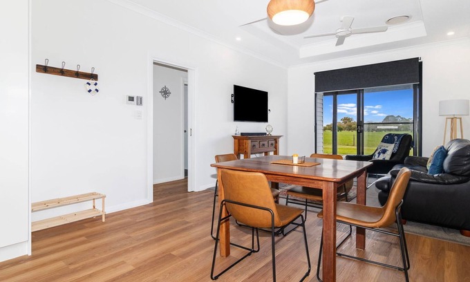 Bovell Casa | Charming Farm View Cottage: Serene Countryside Retreat in Bovell, WA
