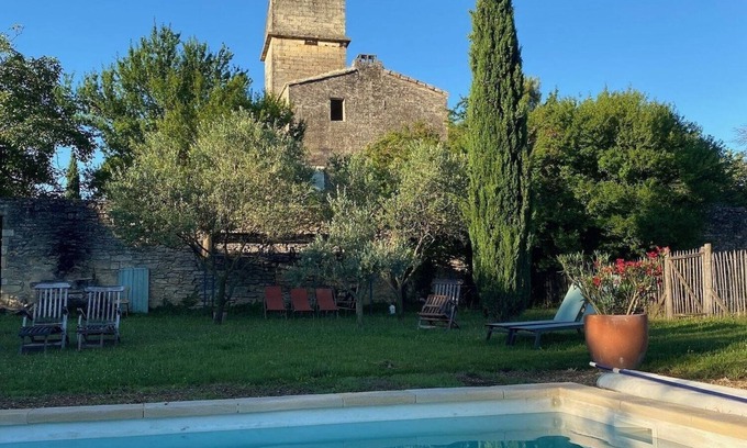 Saint-Siffret Otro | Charming farmhouse newly refurbished and medieval tower near Avignon and Arles