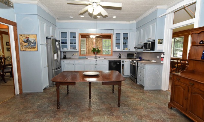 Moncks Corner Otro | Charming Farmhouse Garret