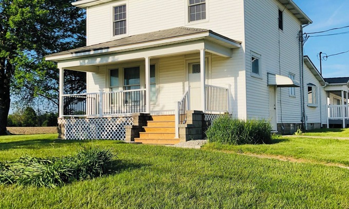 Galion Otro | Charming Farmhouse 10 acres for Little Brown Jug near Delaware state park