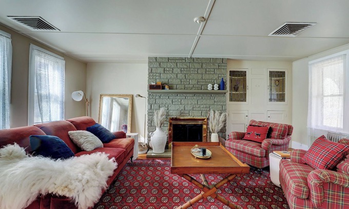Saugerties Otro | Charming Farmhouse barn in Palenville close to Saugerties, Woodstock, Hunter