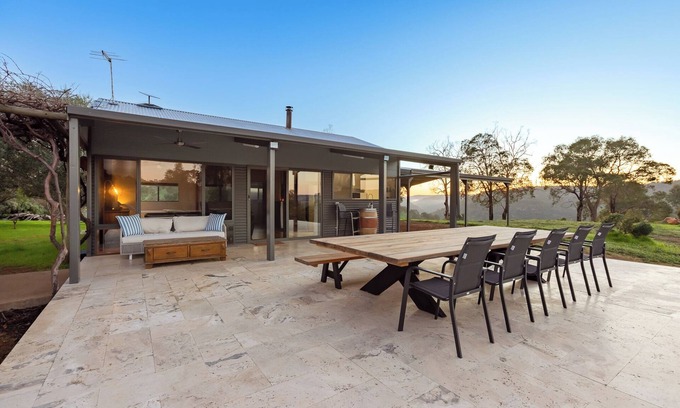 Bullsbrook Casa | Charming farmhouse by Swan BnB Management