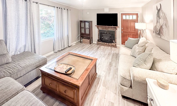 Troy Otro | Charming farmhouse nestled within the breathtaking Uwharrie National Forest!
