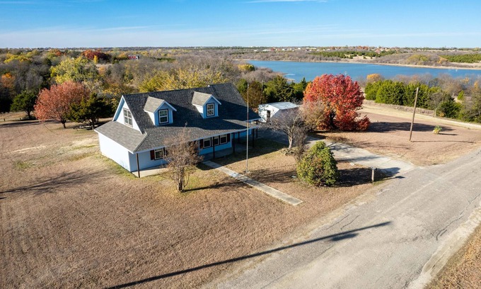 Princeton Casa | Charming Farmhouse on Lake Lavon: Hiking, Fishing & ATV Trails