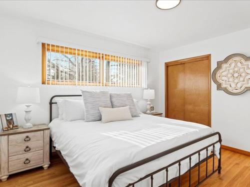 Palmyra Casa | Charming Farmhouse Retreat - King Suite