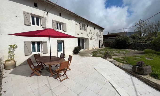 Autrac Cabaña | Casa rural renovada con terraza cerca de granja en Autrac