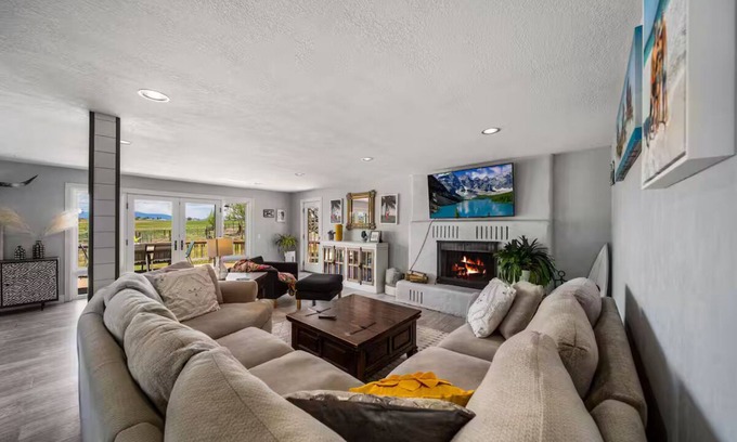 Durango Otro | Charming Farmhouse with Mountain Views!