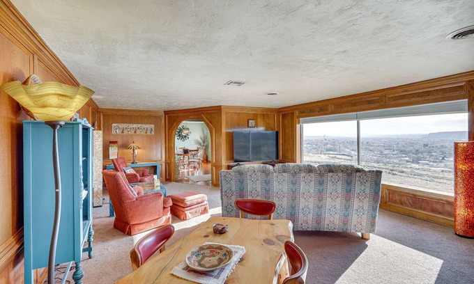 Farmington Casa | Charming Farmington Home ~ 16 Mi to Aztec Ruins!