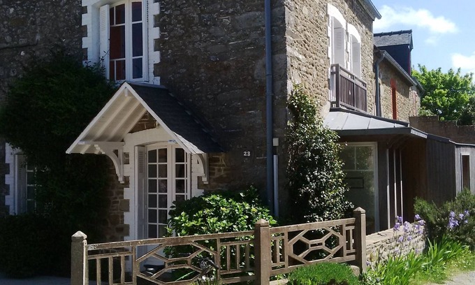Saint-Briac-sur-Mer Casa | Casa de pescador renovada en una aldea a lo largo del Frémur