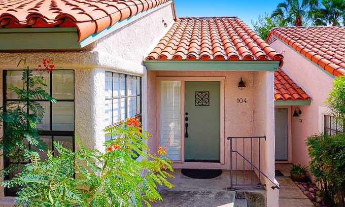 Tucson Condominio | Charming first floor condo w/ shared heated pool, hot tub, tennis courts
