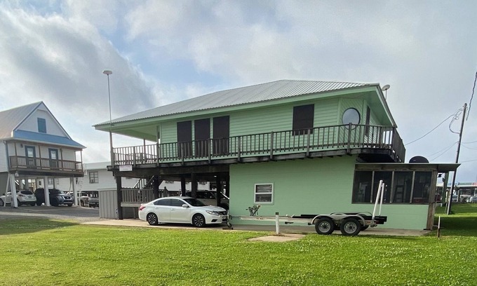 Cypremort Point Casa | Charming fishing camp, 2-bedroom building with WiFi, AC in Cypremort Point.