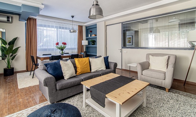Gayrettepe Apartamento | Charming Flat with Backyard Close to Zorlu Center