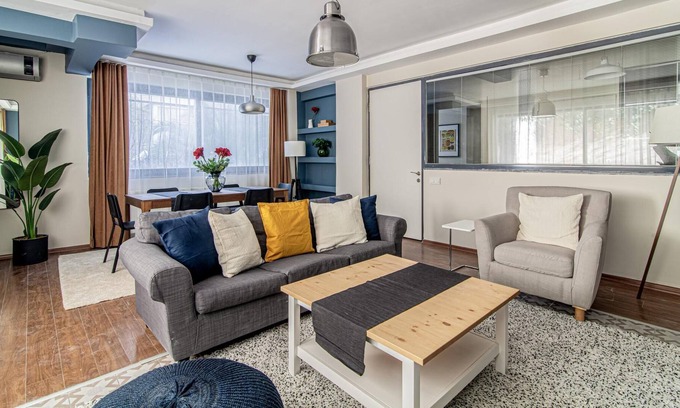 Gayrettepe Apartamento | Charming Flat with Backyard Close to Zorlu Center