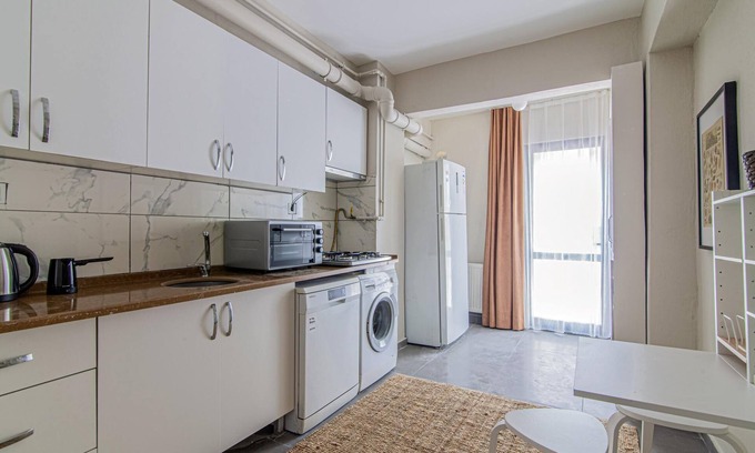 Gayrettepe Apartamento | Charming Flat with Backyard Close to Zorlu Center