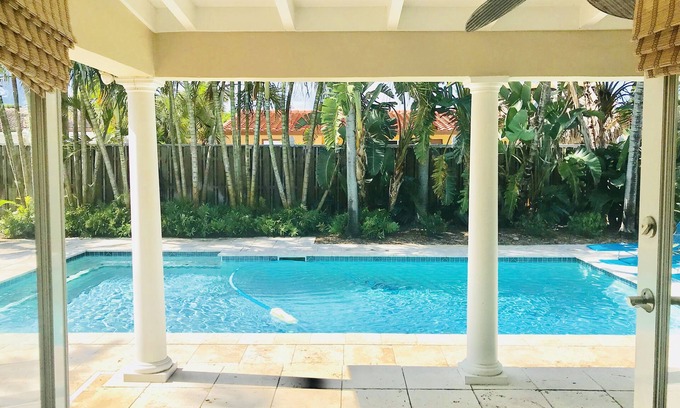 Coral Ridge Isles Casa | Encantadora casa floridiana con piscina ubicada cerca de Lauderdale by the Sea.