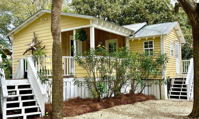 Folly Beach Cabaña | Charming Folly Cottage! Steps to Downtown, Pier & Beach!