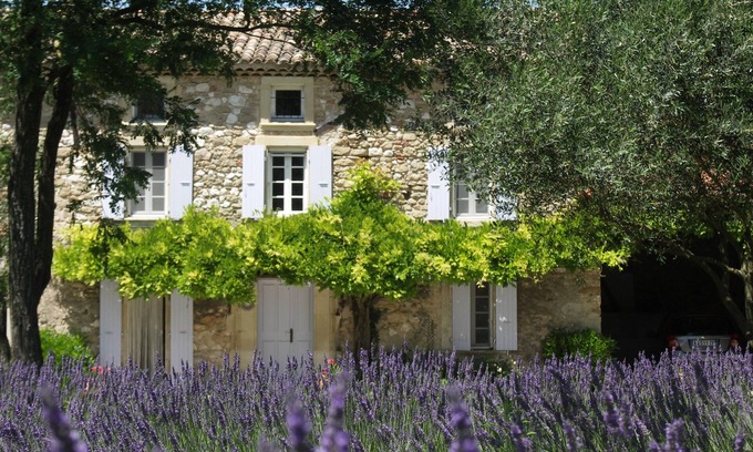 Chantemerle-les-Grignan Otro | La granja Estivalière, provenzal entre viñedos y lavanda