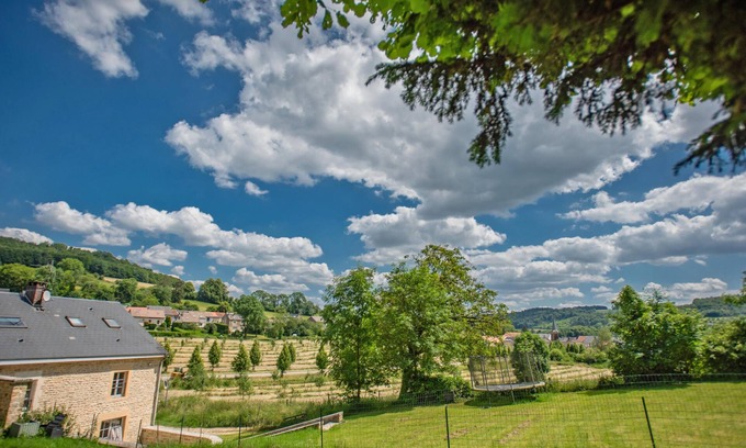 Guignicourt-sur-Vence Casa | Charming country family home in French Ardennes