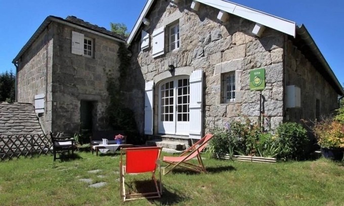 Le Chambon-sur-Lignon Cabaña | Acogedora cabaña entre bosque y pradera, cerca de actividades deportivas y servicios.