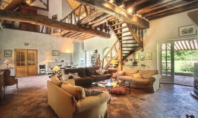Rogny-les-Sept-Ecluses Casa | Charming gîte, benefiting from absolute calm and generous natural surroundings.