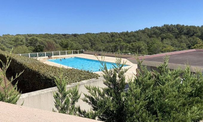 La Bouverie Apartamento | Apartamento con Piscina y Terraza en Pinède, 4 Plazas, a 20 Min de las Playas del Var