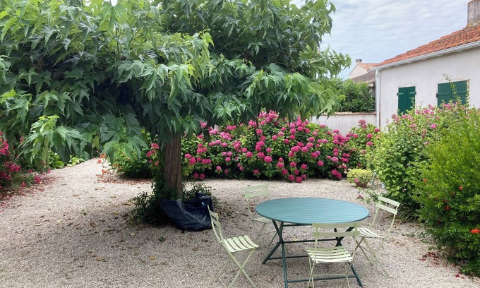 L'Echardiere Casa | Charming old renovated house, 500 m from the sea, in a typical village