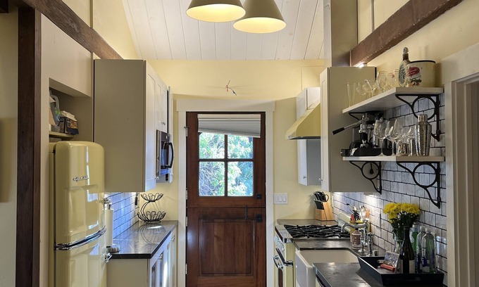 Northwest Carmel Apartamento | Nuevo 2 BR 2 BA Unidad 1 cuadra de Ocean Ave
