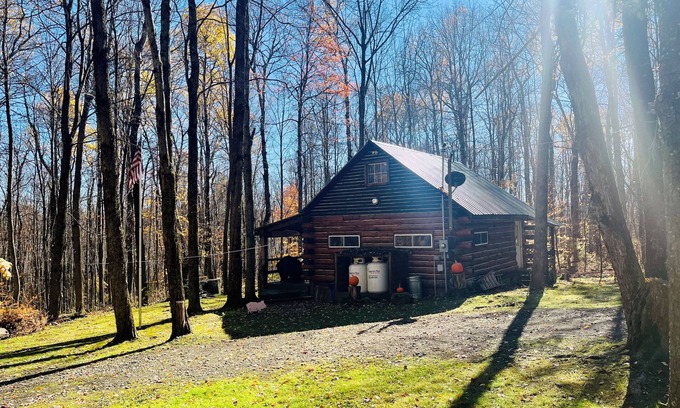 Cooperstown Cabina | Charming Full Bed & 2 Twin Bed cabin w/AC, Heat, WiFi in lovely Cooperstown,