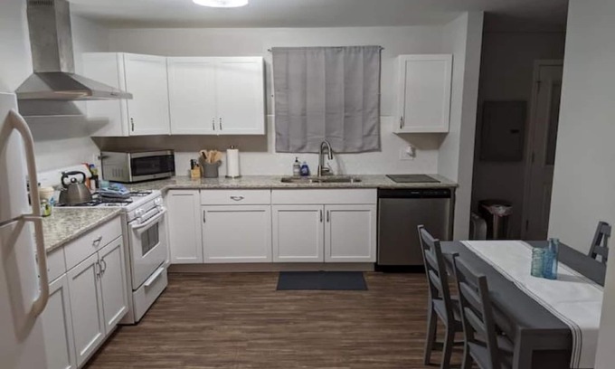 Homewood Casa | Charming Fully Furnished 2BD/1 BA Home in Homewood, IL