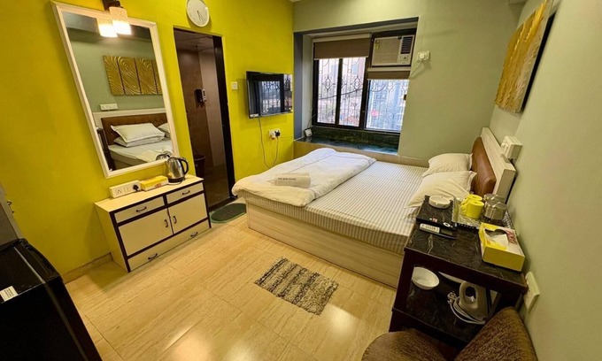 Bandra West Apartamento | Charming Fully Furnished Studio at Hill Road, Bandra West.